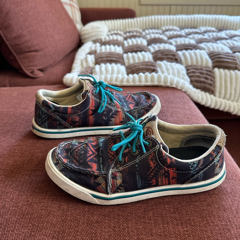 Hooey Tribal Print Sneakers with Teal Laces